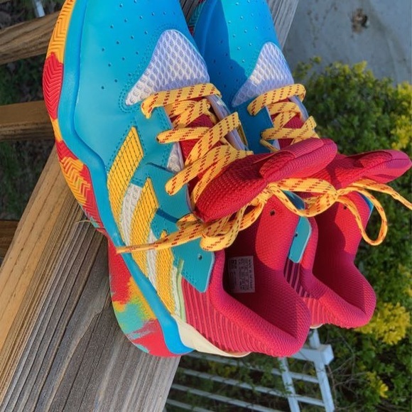 Adidas 😱 - Picture 2 of 3